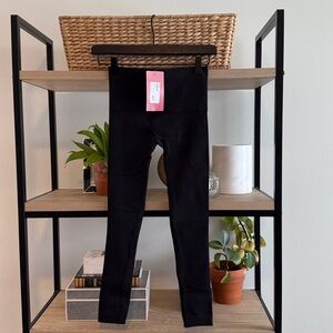 NEW! Spanx Seamless Legging Mid-Rise Very Black Slimming Compression Capri, XS